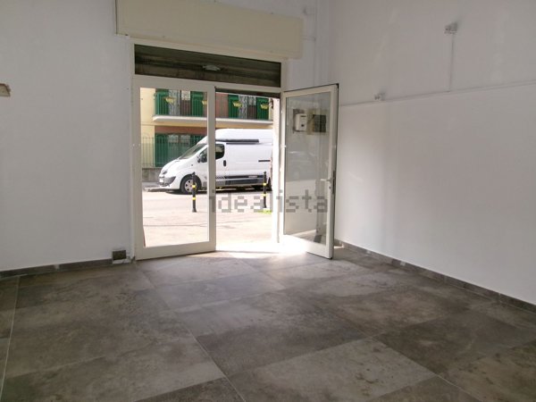 locale commerciale in vendita a Portici
