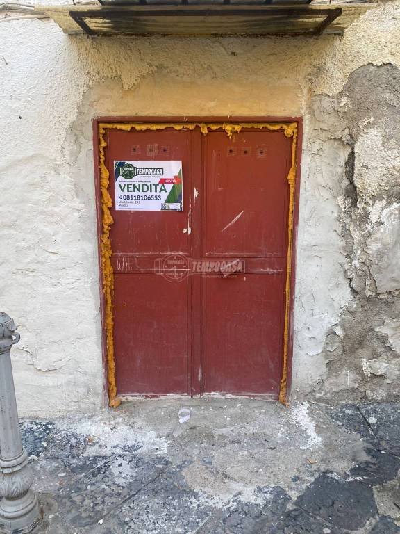 locale di sgombero in vendita a Portici
