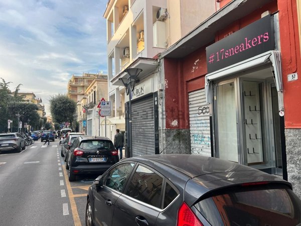 locale commerciale in vendita a Portici
