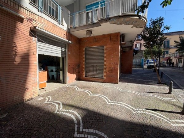 locale commerciale in vendita a Portici in zona Bellavista
