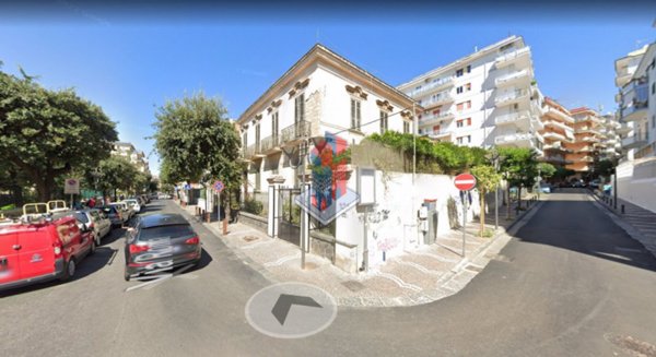 negozio in vendita a Portici