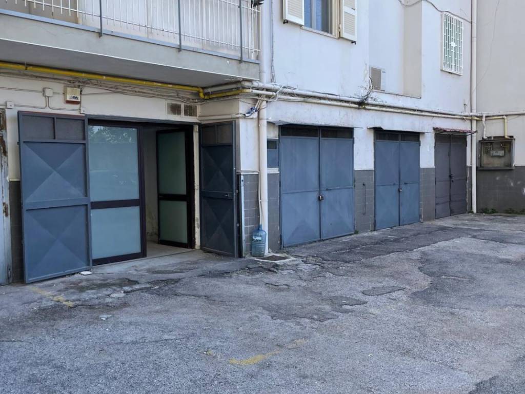 negozio in vendita a Portici