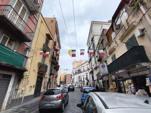 locale commerciale in vendita a Portici