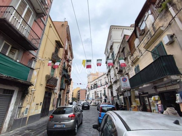 locale commerciale in vendita a Portici