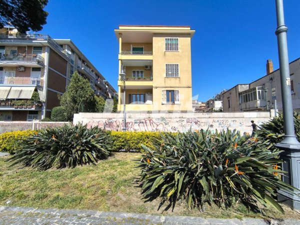 appartamento in vendita a Portici in zona Bellavista