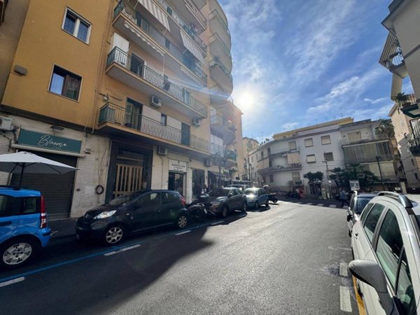 negozio in vendita a Portici