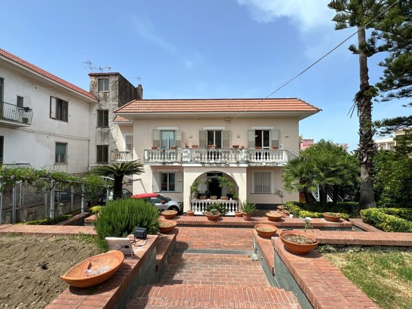 casa indipendente in vendita a Portici