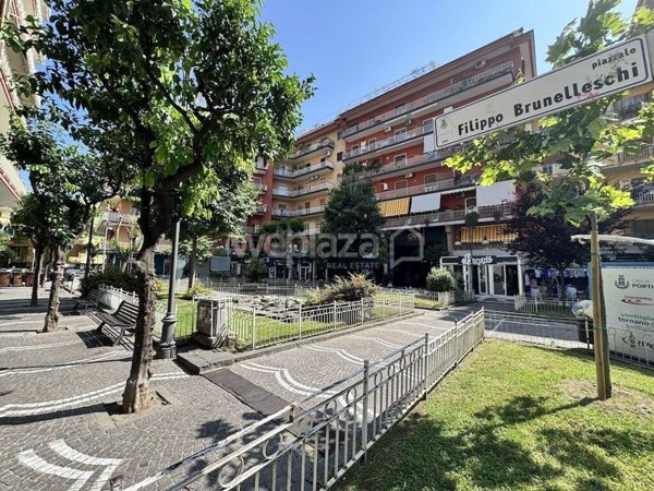 locale commerciale in vendita a Portici