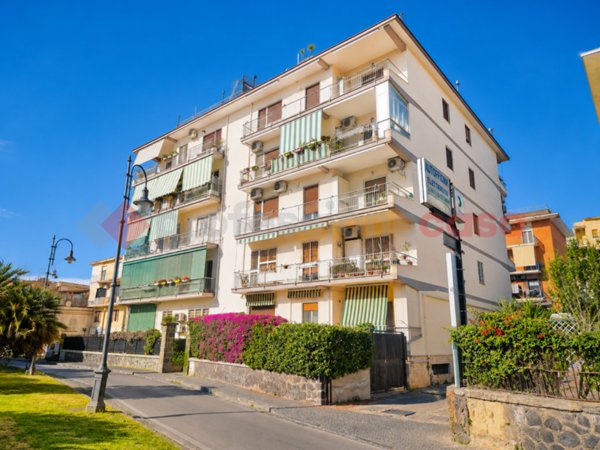 appartamento in vendita a Portici in zona Bellavista