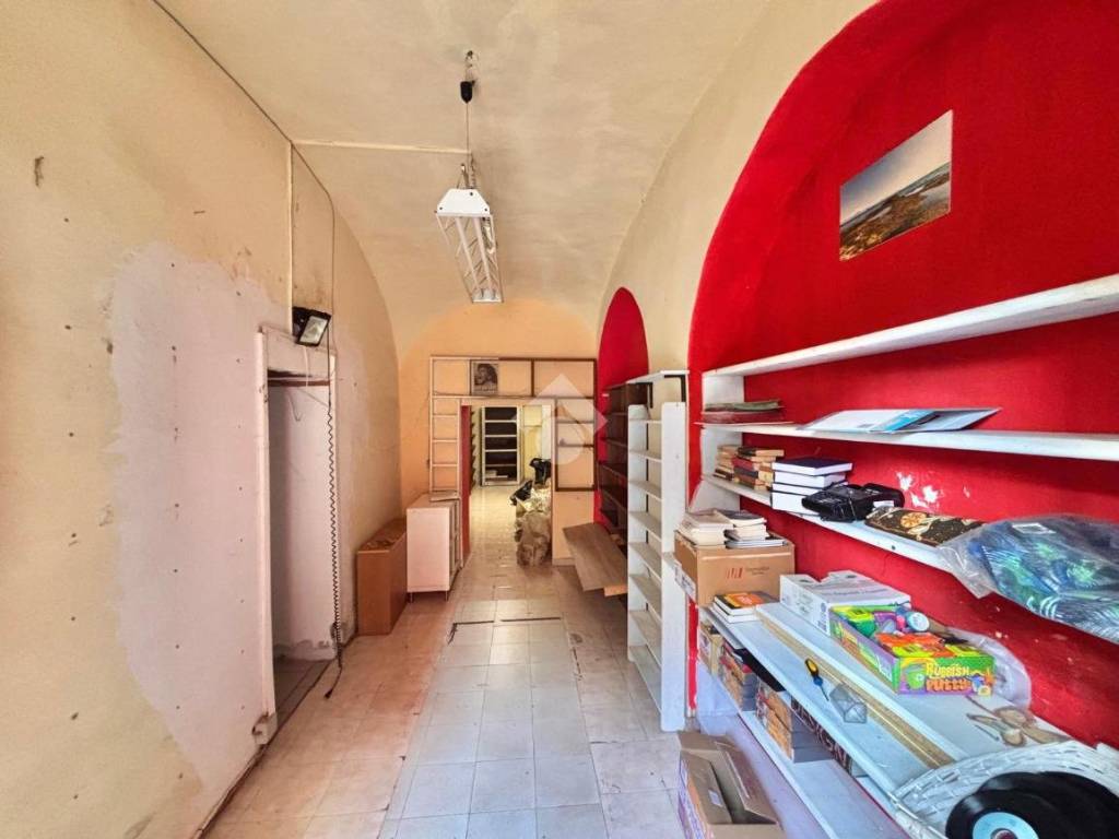 negozio in vendita a Portici in zona Bellavista