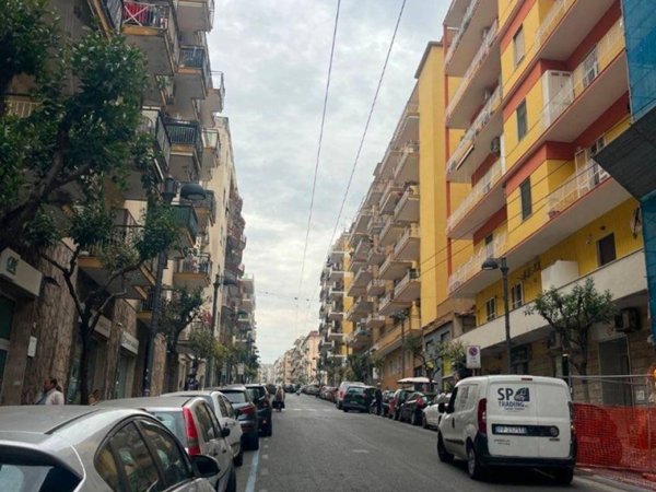 negozio in vendita a Portici in zona Libertà