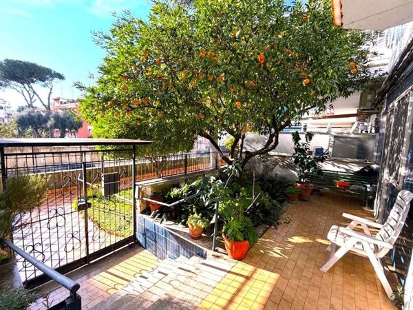 appartamento in vendita a Portici in zona Cavalli di Bronzo