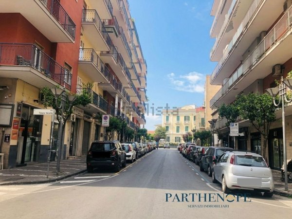 locale commerciale in vendita a Portici
