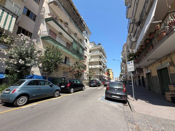 locale commerciale in vendita a Portici