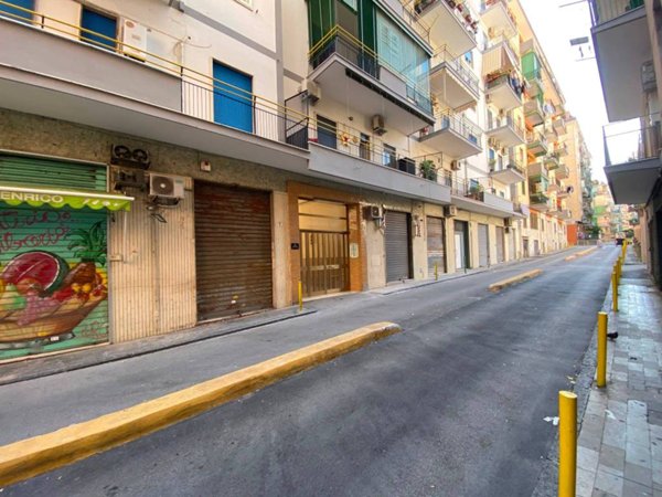 negozio in vendita a Portici in zona Libertà