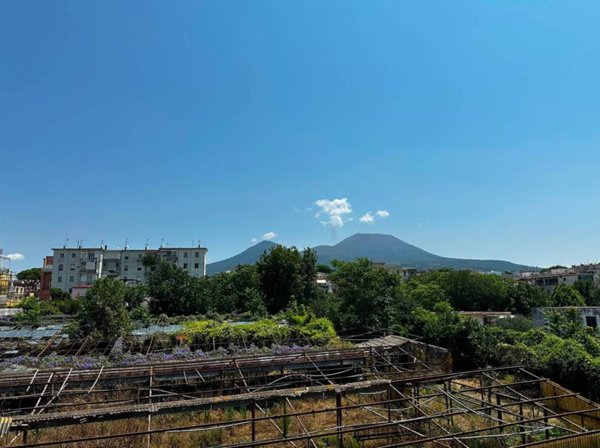 appartamento in vendita a Portici in zona Bellavista