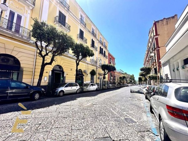 negozio in vendita a Portici in zona Libertà