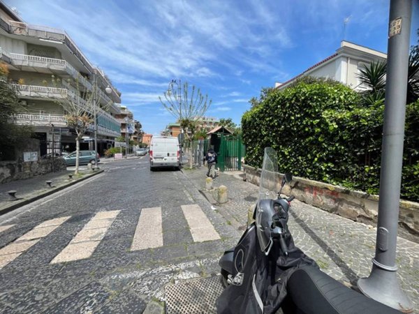 appartamento in vendita a Portici in zona Cavalli di Bronzo