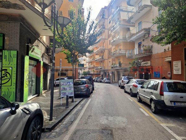 locale commerciale in vendita a Portici in zona Libertà