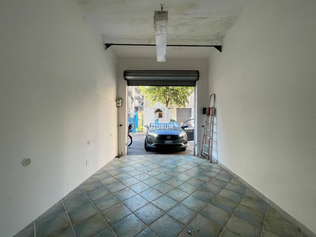 box auto in vendita a Portici in zona Libertà
