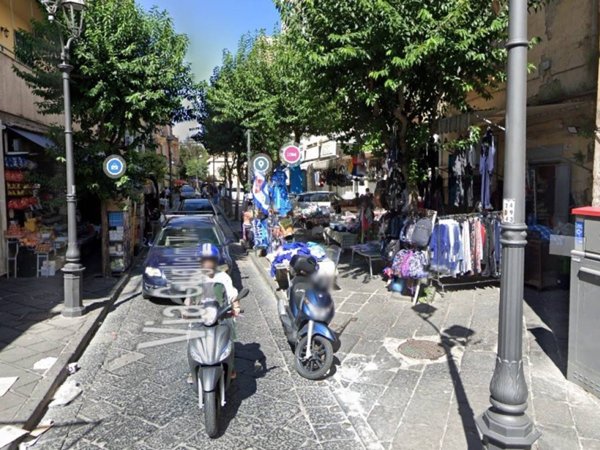 locale commerciale in vendita a Portici