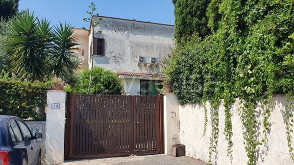 casa indipendente in vendita a Pozzuoli in zona Cuma