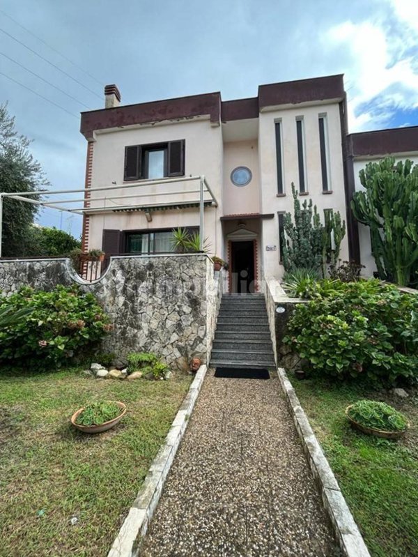 casa indipendente in vendita a Pozzuoli in zona Pisciarelli