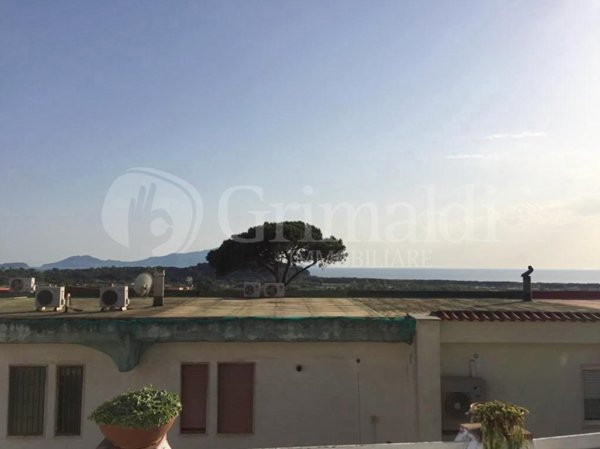 casa indipendente in vendita a Pozzuoli in zona Licola Lido