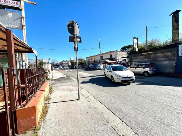 negozio in vendita a Pozzuoli in zona Monterusciello