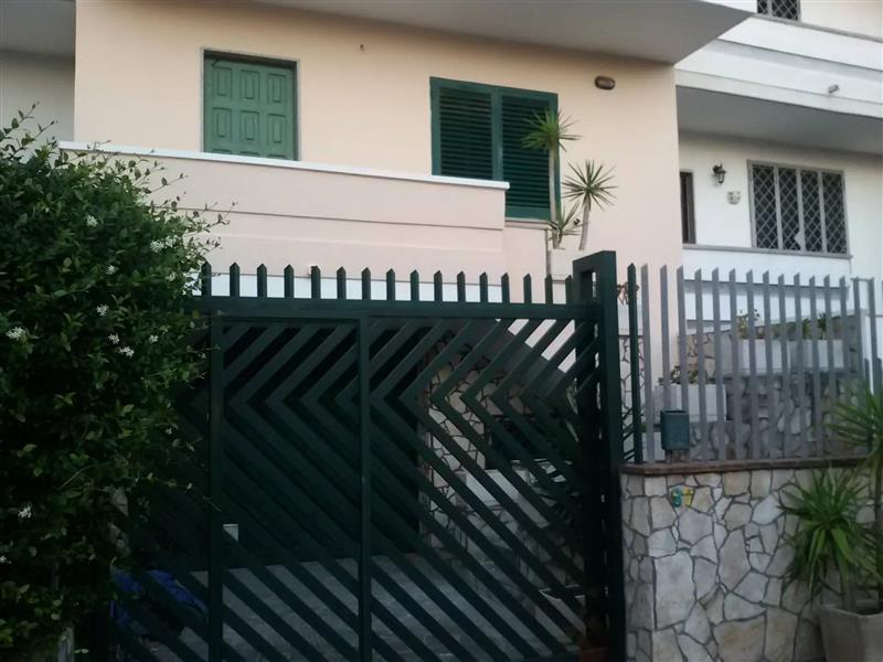 casa indipendente in vendita a Pozzuoli