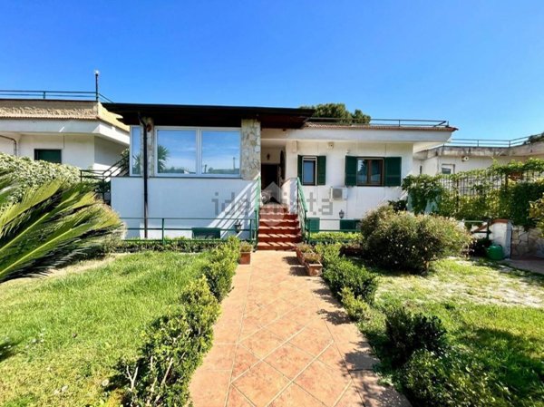 casa indipendente in vendita a Pozzuoli