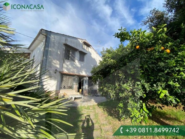 casa indipendente in vendita a Pozzuoli in zona Arco Felice