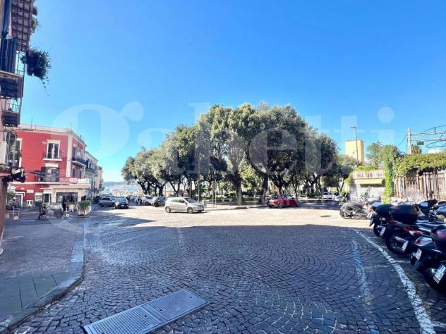 negozio in vendita a Pozzuoli