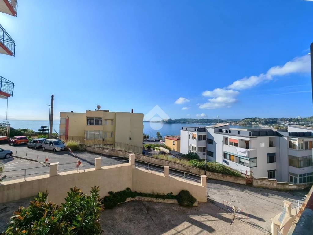 appartamento in vendita a Pozzuoli in zona Lucrino