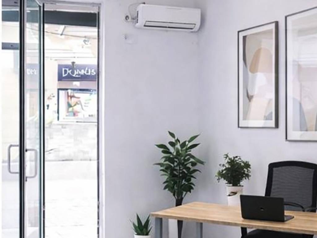 negozio in vendita a Pozzuoli