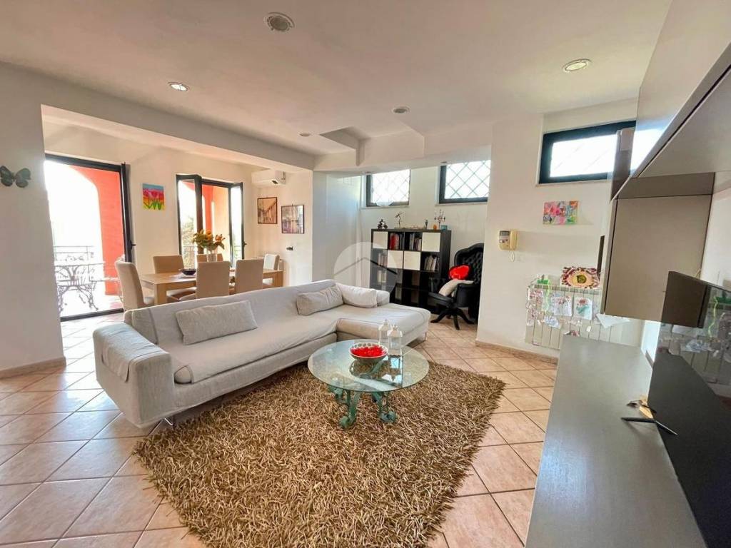 casa indipendente in vendita a Pozzuoli in zona Monterusciello