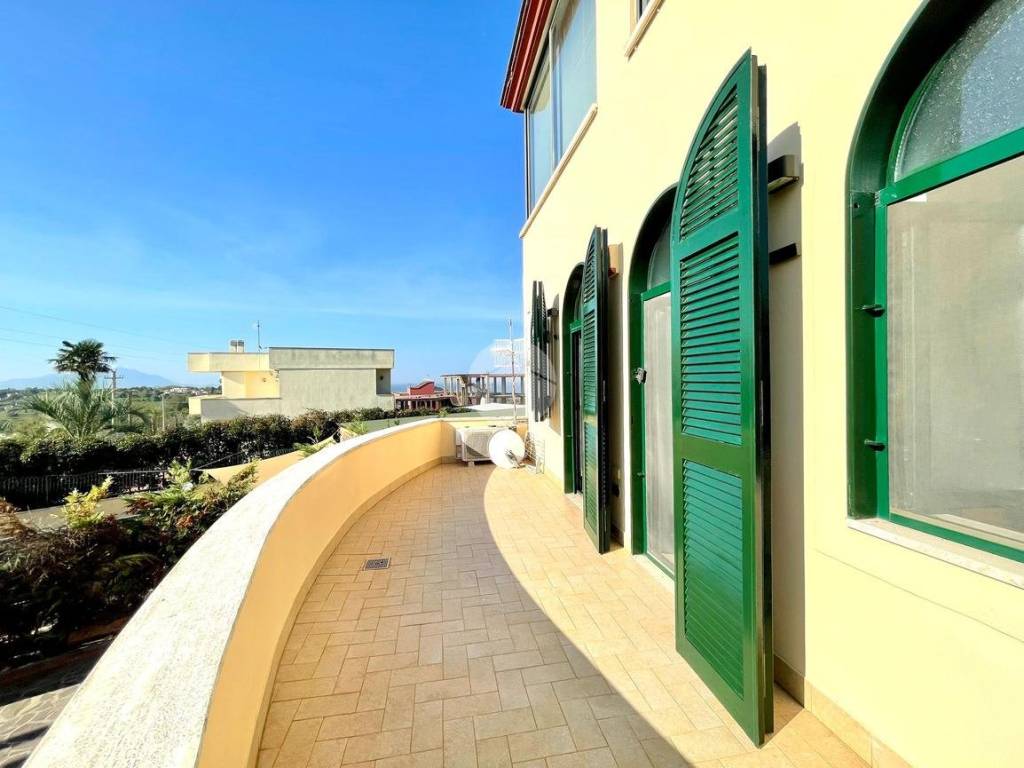 casa indipendente in vendita a Pozzuoli in zona Monterusciello