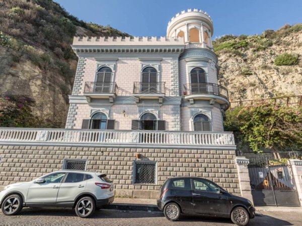 casa indipendente in vendita a Pozzuoli