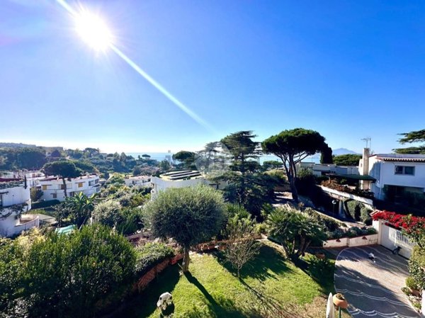 casa indipendente in vendita a Pozzuoli in zona Cuma