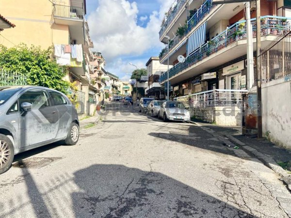 locale commerciale in vendita a Pozzuoli in zona Arco Felice