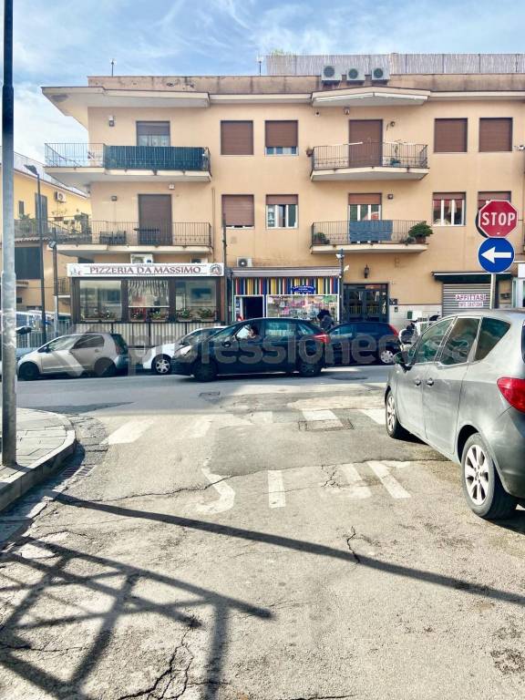 locale commerciale in vendita a Pozzuoli in zona Arco Felice