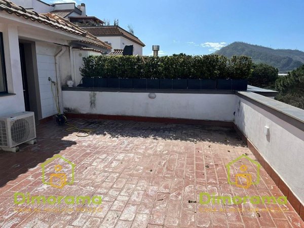 casa indipendente in vendita a Pozzuoli