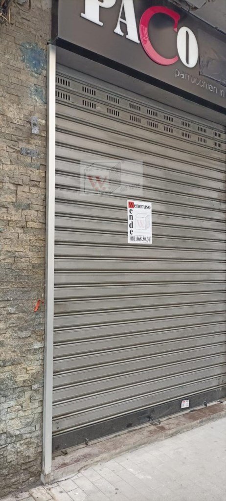 locale commerciale in vendita a Pozzuoli