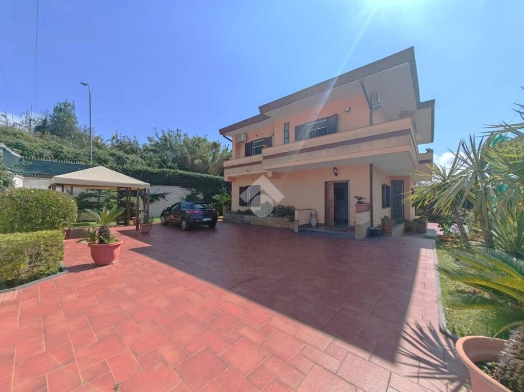 casa indipendente in vendita a Pozzuoli