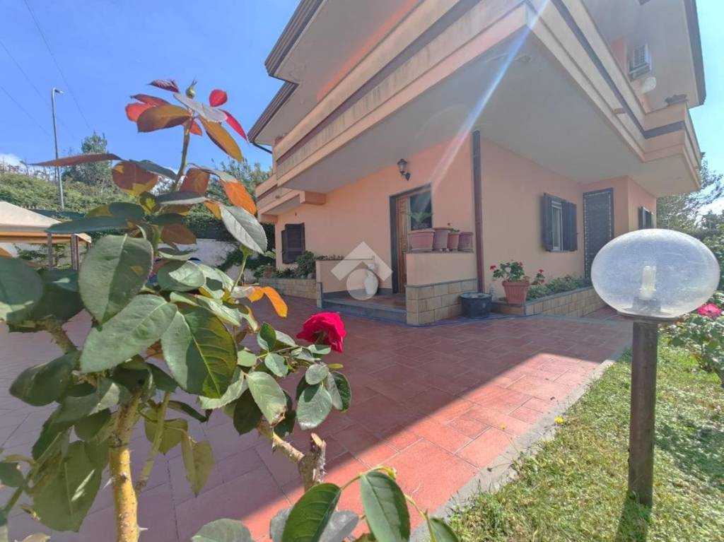 casa indipendente in vendita a Pozzuoli