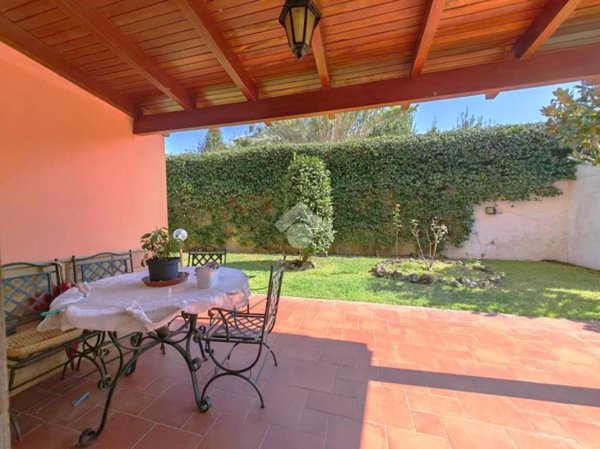 casa indipendente in vendita a Pozzuoli