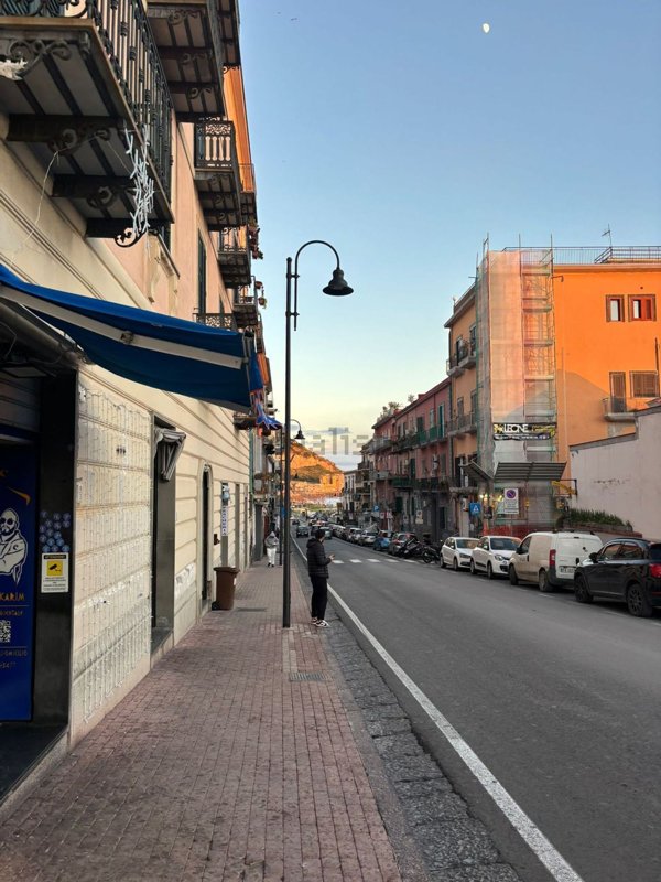 locale commerciale in vendita a Pozzuoli