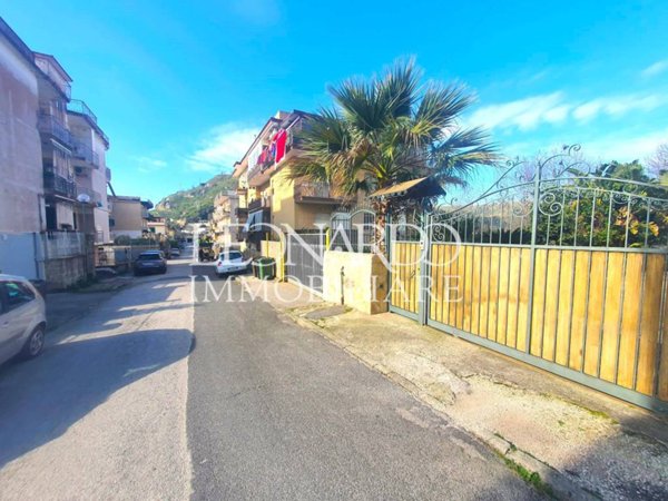 casa indipendente in vendita a Pozzuoli