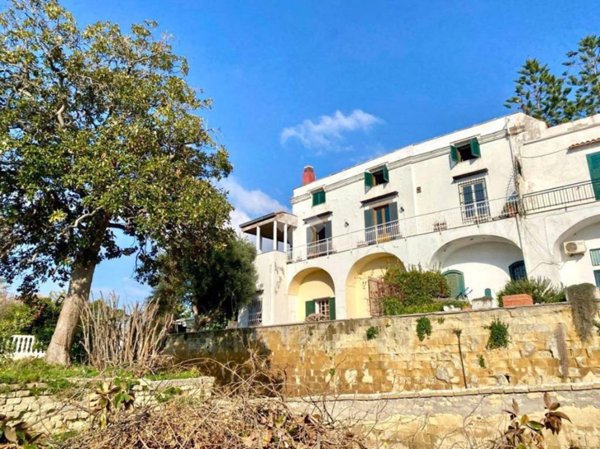 casa indipendente in vendita a Pozzuoli in zona Solfatara