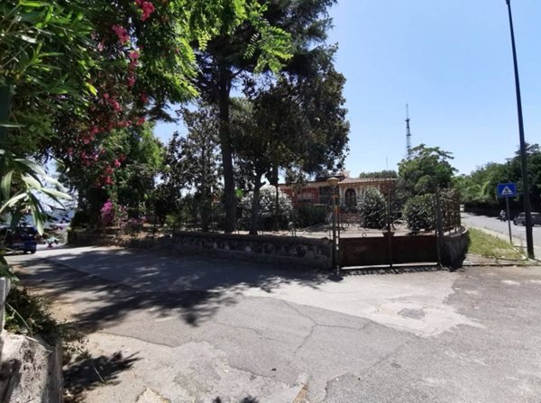 negozio in vendita a Pozzuoli